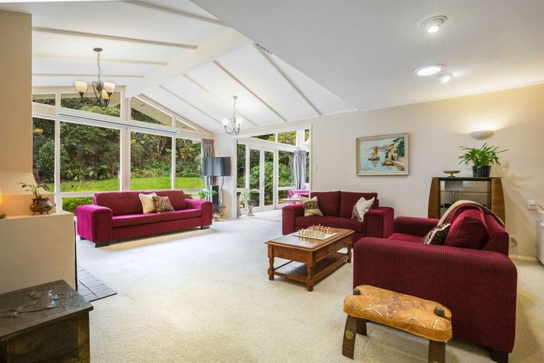 Photo of property in 3 Glentui Grove, Khandallah, Wellington, 6035