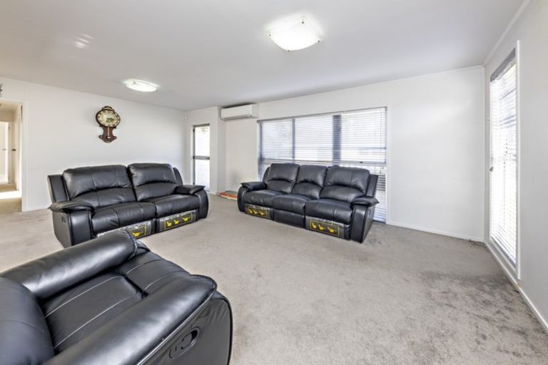 Photo of property in 34 Frobisher Way, Clendon Park, Auckland, 2103
