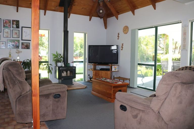 Photo of property in 11 Ohiwa Parade, Ohope, 3121