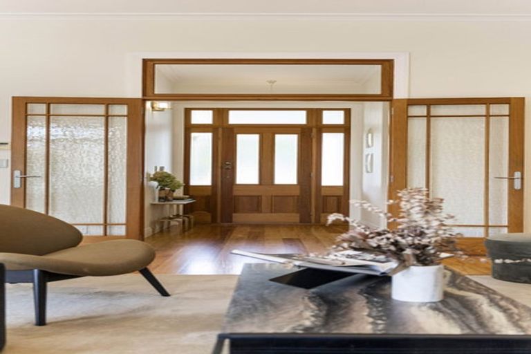 Photo of property in 32 Clarence Road, Northcote Point, Auckland, 0627