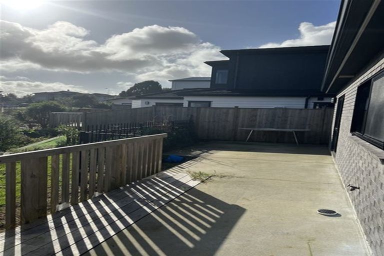 Photo of property in 5 Wyon Way, Flat Bush, Auckland, 2016