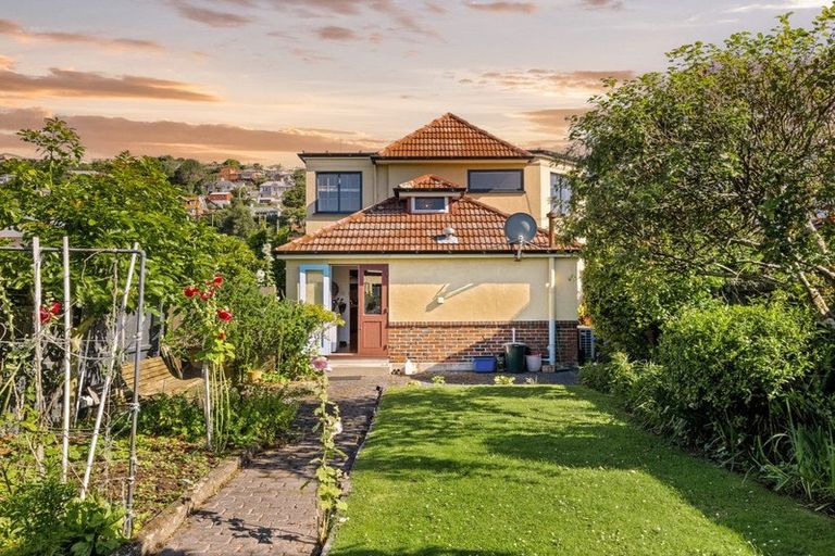 Photo of property in 11 Valpy Street, Saint Clair, Dunedin, 9012