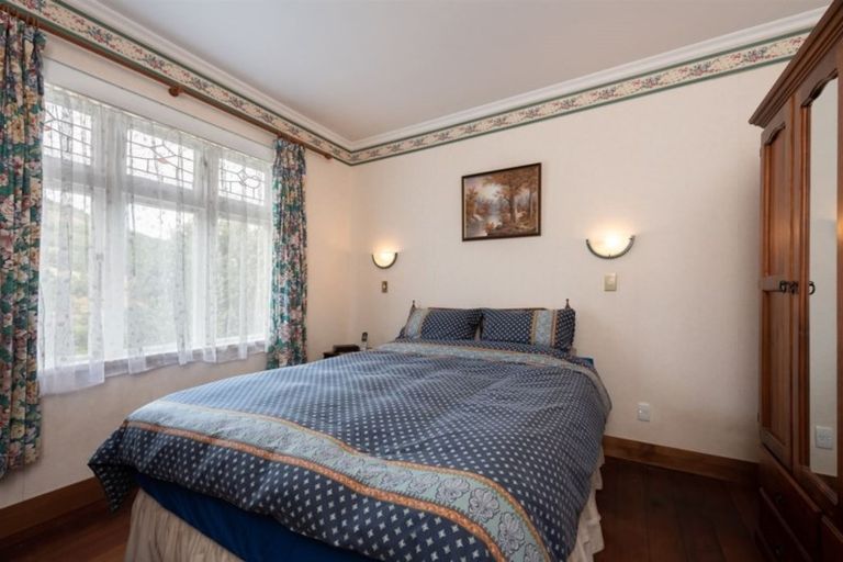 Photo of property in 16 Cave Road, Houghton Bay, Wellington, 6023