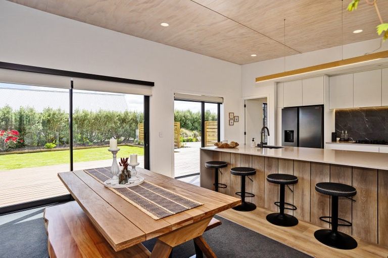 Photo of property in 22 Glenda Place, Seaward Bush, Invercargill, 9812