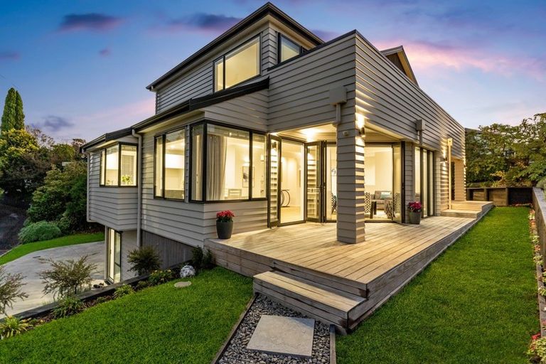 Photo of property in 5a Beach Road, Mellons Bay, Auckland, 2014