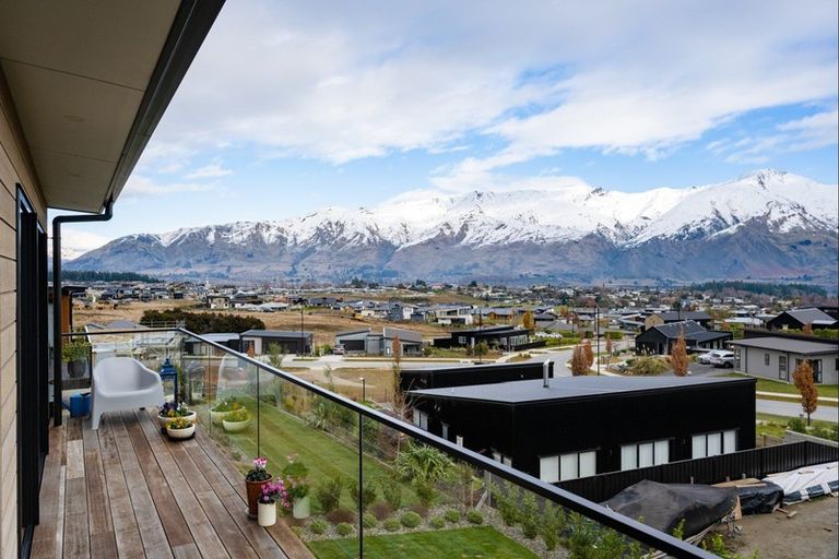 Photo of property in 9 Barclay Place, Wanaka, 9305