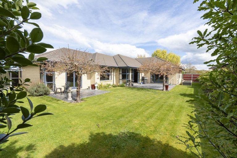 Photo of property in 8 Chesterfield Place, Rangiora, 7400