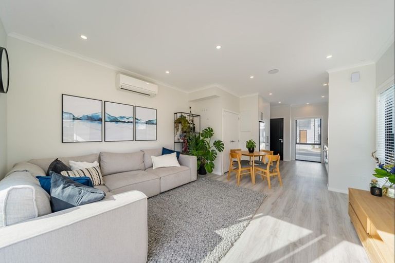 Photo of property in 5 Gloaming Lane, Wallaceville, Upper Hutt, 5018