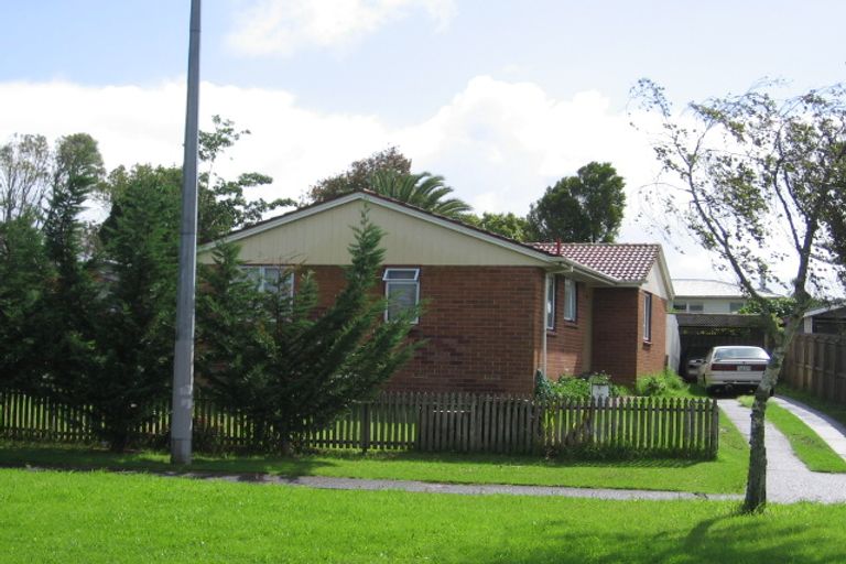 Photo of property in 100 Universal Drive, Henderson, Auckland, 0610