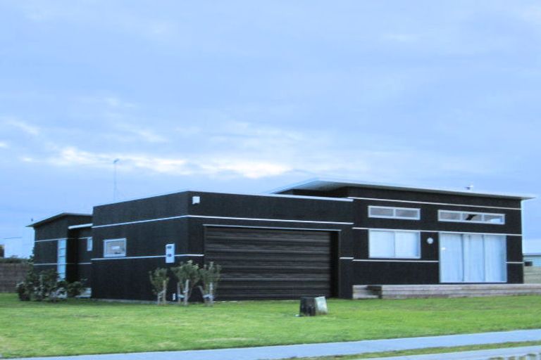 Photo of property in 6 Tohora Crescent, Omaha, 0986