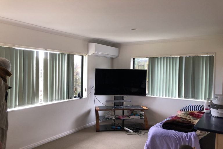 Photo of property in 4 Belleek Close, Weymouth, Auckland, 2103