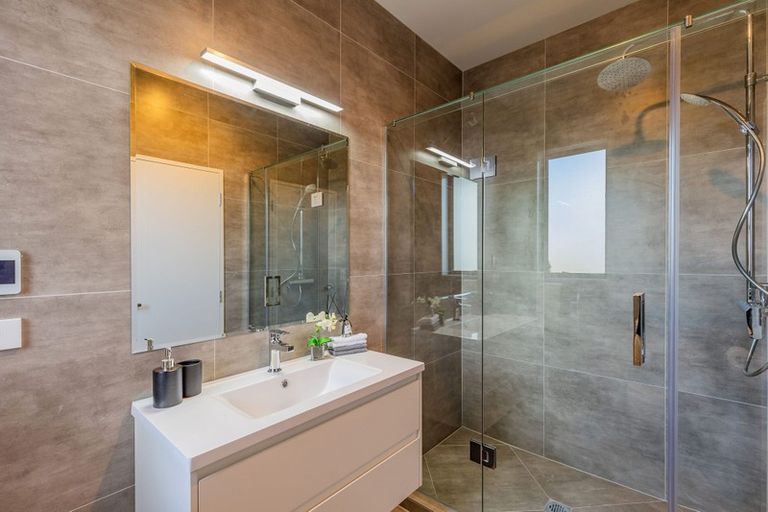 Photo of property in 1 Vintry Drive, Kumeu, 0810