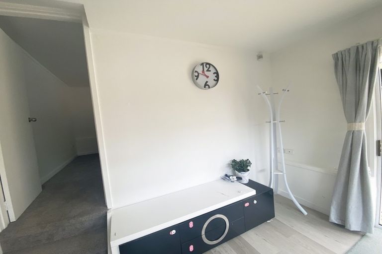 Photo of property in 28 Tamahere Drive, Glenfield, Auckland, 0629