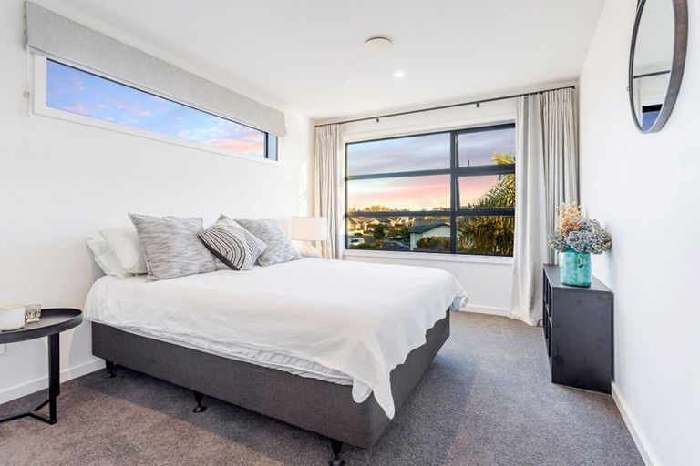 Photo of property in 8 Korako Drive, Kumeu, 0810