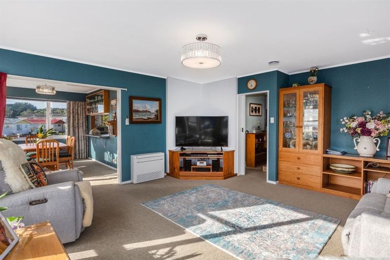 Photo of property in 64 Ernest Street, Ranui, Porirua, 5024