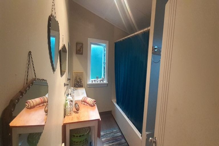 Photo of property in 20 Athol Place, Ravensbourne, Dunedin, 9022