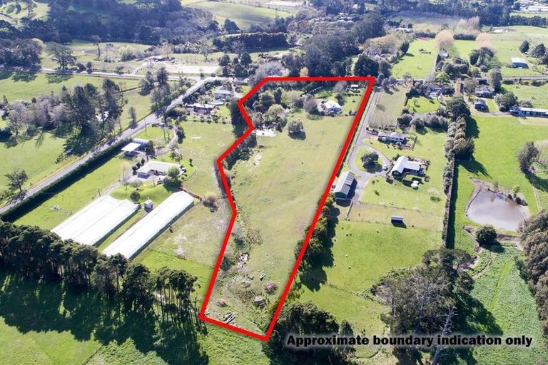 Photo of property in 87 Tawa Road, Kumeu, 0891