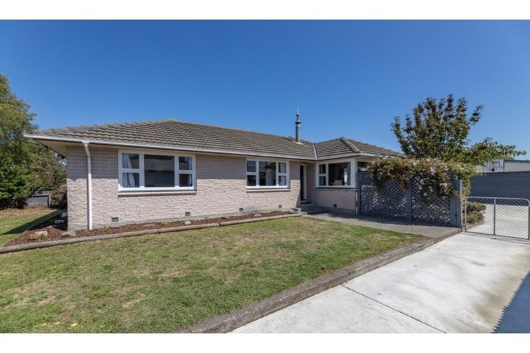 Photo of property in 17 Ariel Place, Aranui, Christchurch, 8061