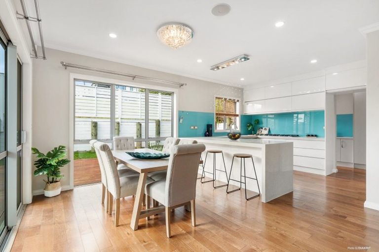 Photo of property in 436 East Coast Road, Windsor Park, Auckland, 0630