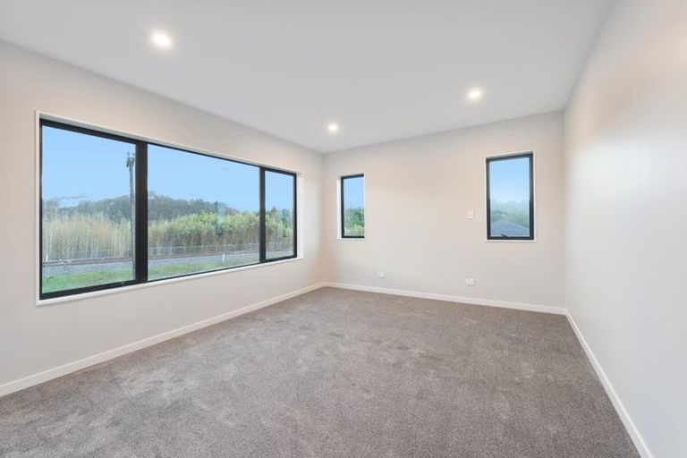 Photo of property in 12 Kiokio Place, Swanson, Auckland, 0614
