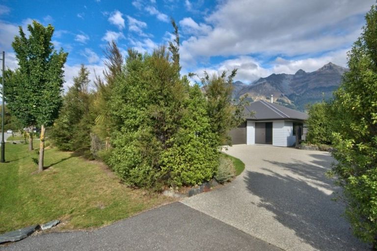 Photo of property in 8 Lochburn Avenue, Glenorchy, 9372