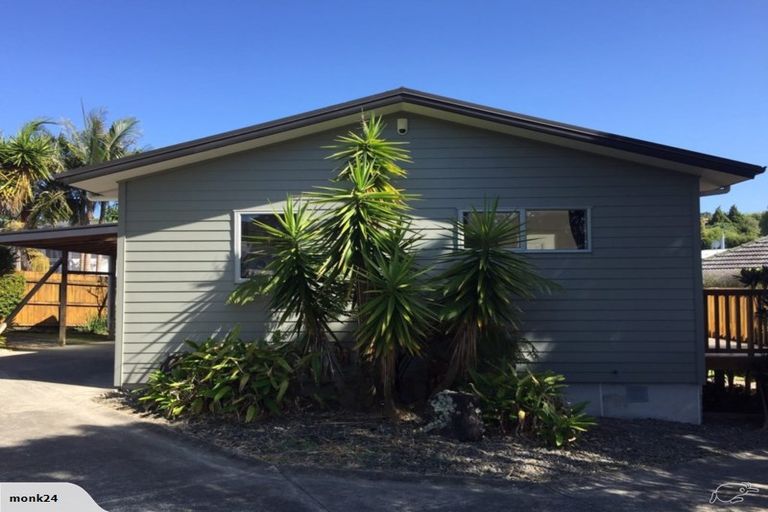 Photo of property in 53a Stottholm Road, Titirangi, Auckland, 0604