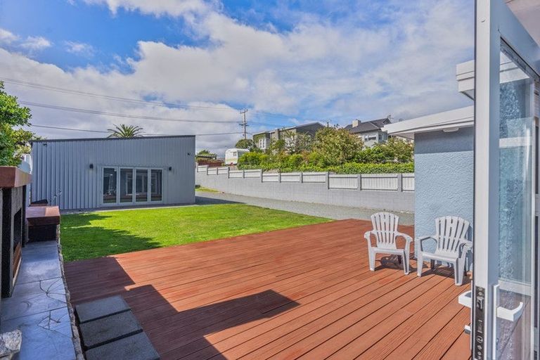 Photo of property in 116 Seaview Road, Paraparaumu Beach, Paraparaumu, 5032
