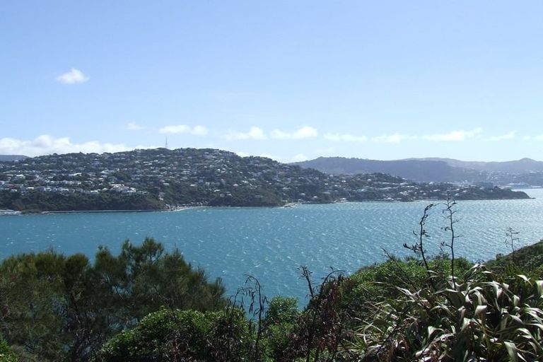 Photo of property in 115 Akaroa Drive, Maupuia, Wellington, 6022