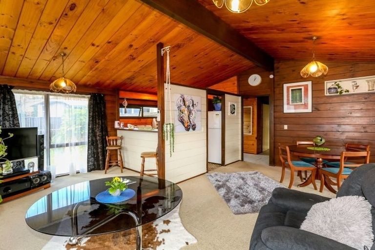 Photo of property in 14a Ambury Place, Merrilands, New Plymouth, 4312