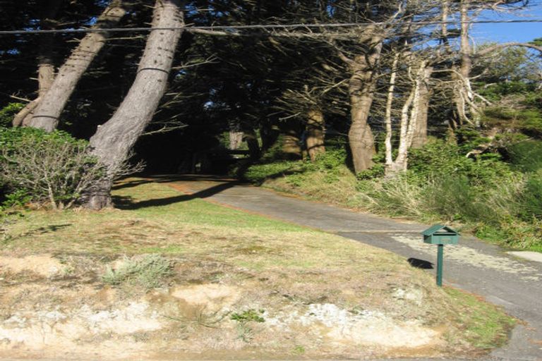 Photo of property in 65 Black Rock Road, Newlands, Wellington, 6037