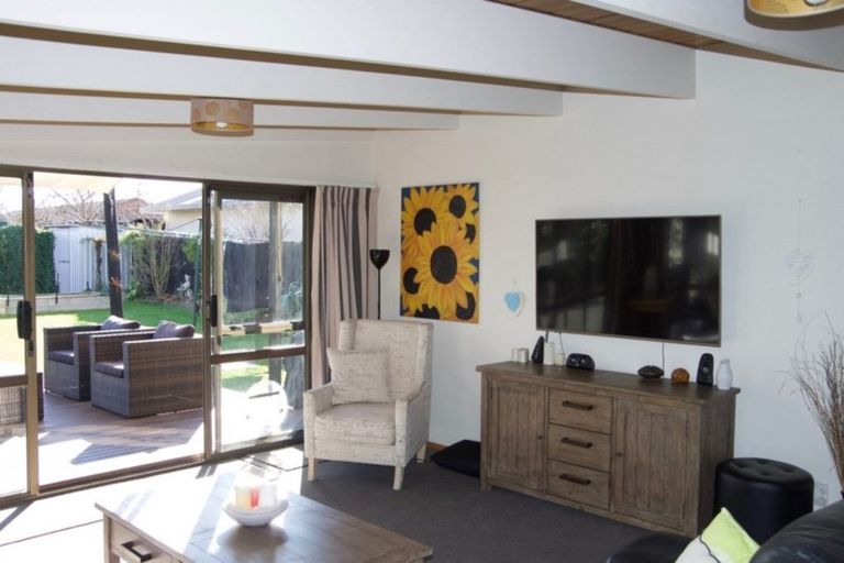 Photo of property in 2 Ebert Place, Rangiora, 7400