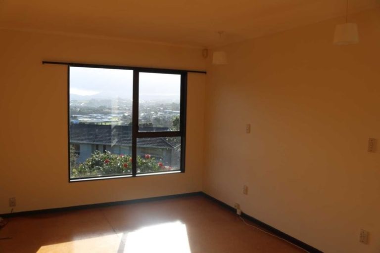 Photo of property in 7 Saint Aidans Way, Tawa, Wellington, 5028