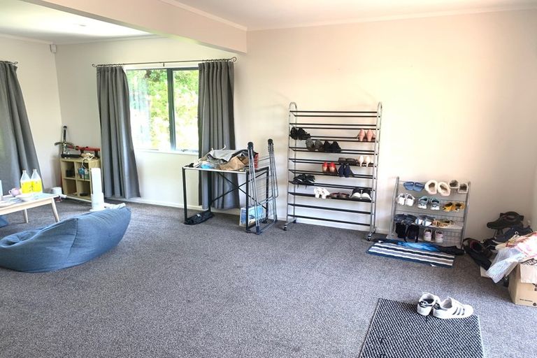 Photo of property in 1/1018 East Coast Road, Fairview Heights, Auckland, 0630