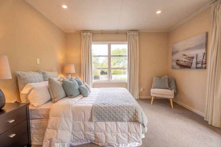 Photo of property in 8 Tuirau Place, Ilam, Christchurch, 8041