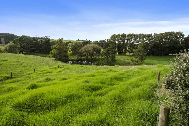 Photo of property in 1184 Waiuku Road, Waiuku, 2681