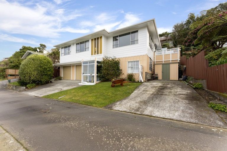 Photo of property in 11 Malaghan Grove, Johnsonville, Wellington, 6037