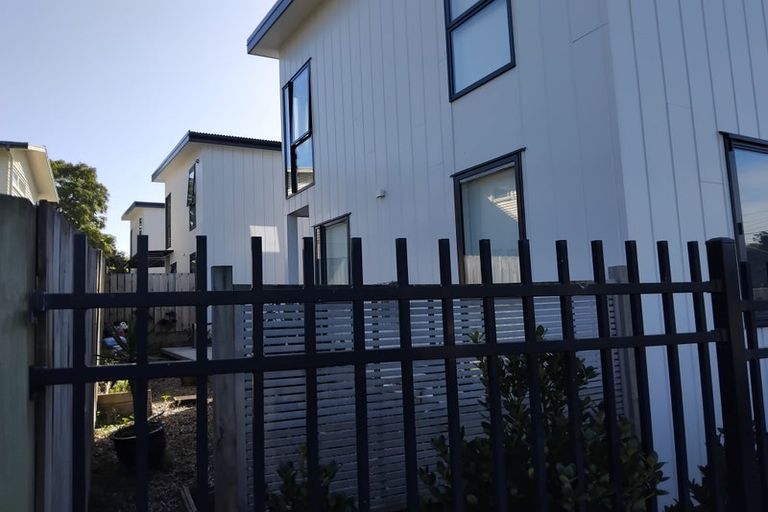 Photo of property in 38a Links Road, New Lynn, Auckland, 0600