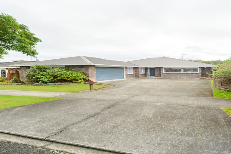 Photo of property in 4 Royal Oak Drive, Kelvin Grove, Palmerston North, 4414