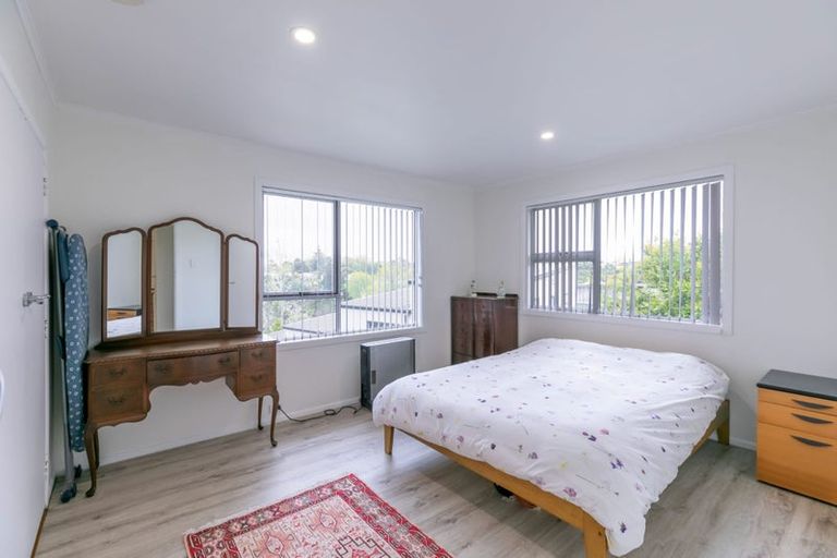 Photo of property in 42 Cyclarama Crescent, Massey, Auckland, 0614