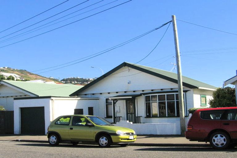 Photo of property in 3 Avon Street, Island Bay, Wellington, 6023