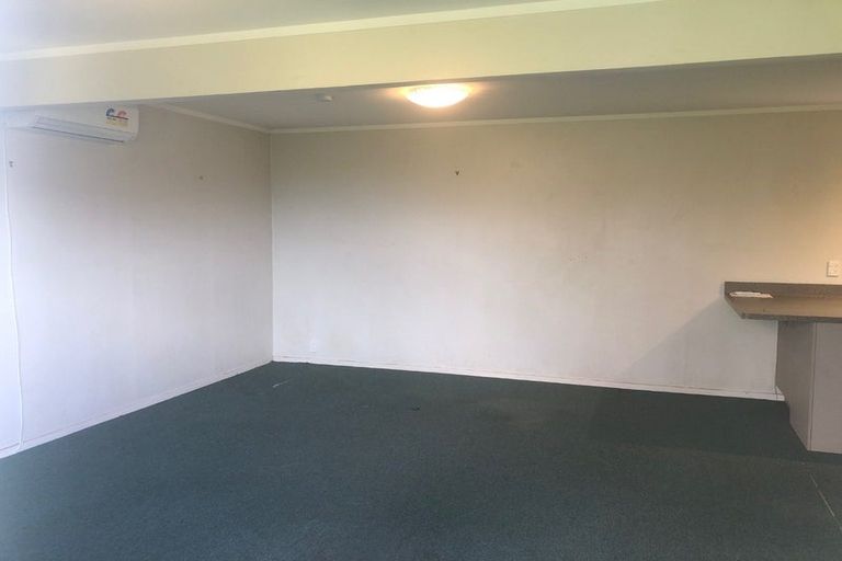 Photo of property in 42 Winston Street, Crofton Downs, Wellington, 6035