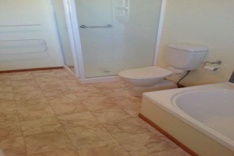 Photo of property in 22 Marina View, Paremata, Porirua, 5026