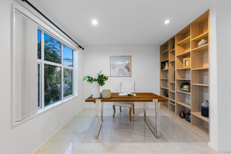 Photo of property in 52 Chesterfield Way, Orewa, 0931