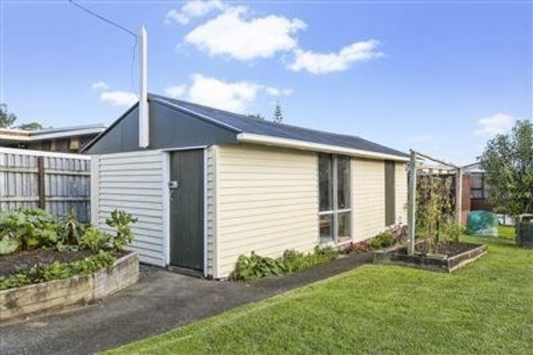 Photo of property in 49 View Road, Henderson, Auckland, 0612