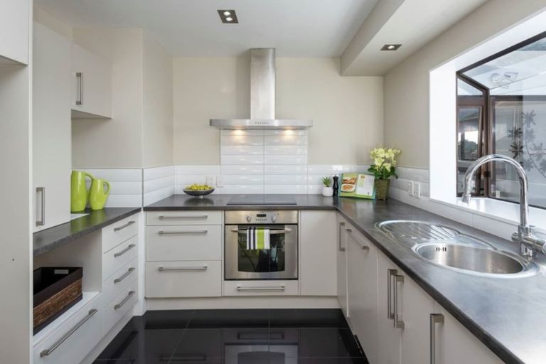 Photo of property in 2/26 Simmental Crescent, Somerville, Auckland, 2014