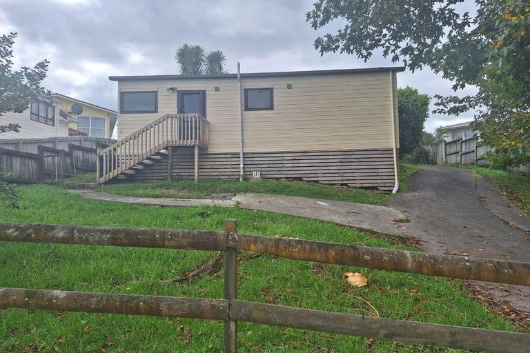 Photo of property in 5 Justin Place, Te Atatu Peninsula, Auckland, 0610