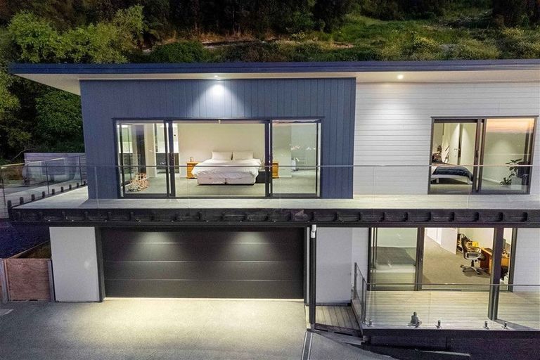 Photo of property in 95 Kakariki Grove, Waikanae, 5036