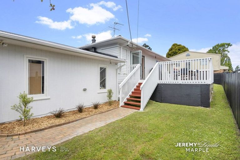 Photo of property in 3 Lex Avenue, Green Bay, Auckland, 0604