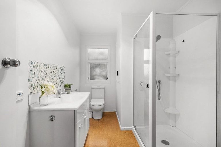 Photo of property in 44 Kahu Road, Paremata, Porirua, 5024