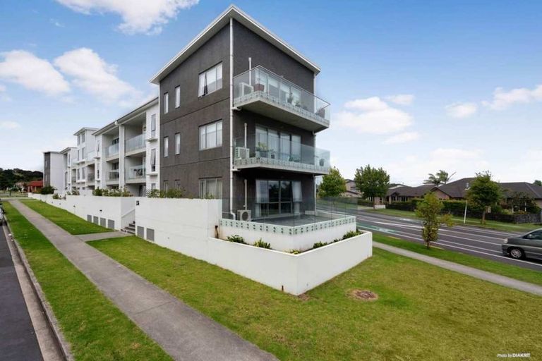 Photo of property in 2f/136 Stancombe Road, Flat Bush, Auckland, 2016